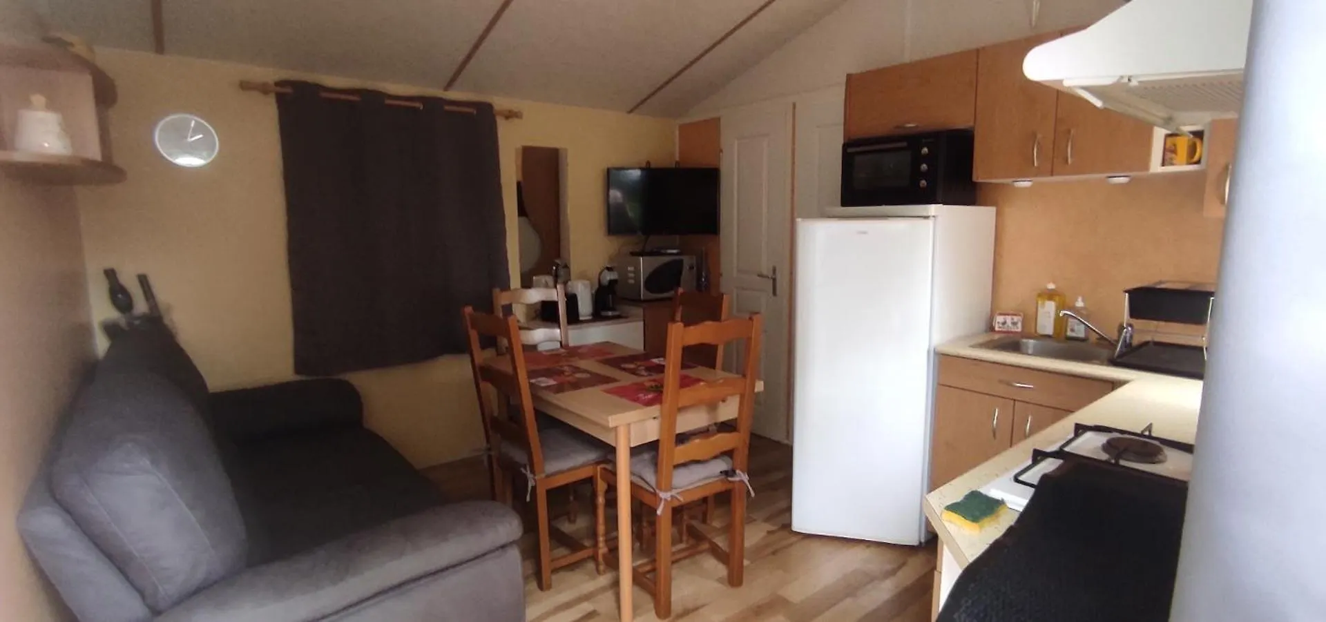 Mobil Home Agrable Et Fonctionnel Besse-et-Saint-Anastaise 0*,